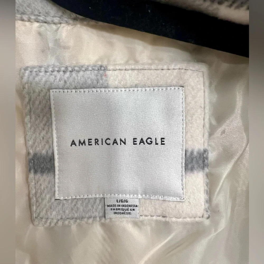 American Eagle Plaid Grey & White Cropped Jacket - Picture 6 of 6